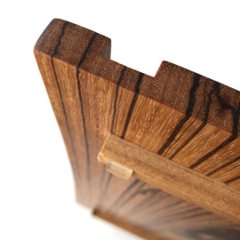 Momiji, Ambachtelijk gemaakte sushiplank voor twee personen