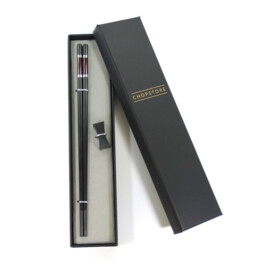 Iburi Dark Red chopsticks in cadeauverpakking (1 setje chopsticks + 1 rest)