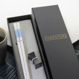 Mizu chopsticks in cadeauverpakking (1 setje chopsticks + 1 rest)